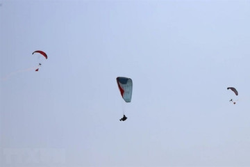 Paragliding pilot dies due to error while landing