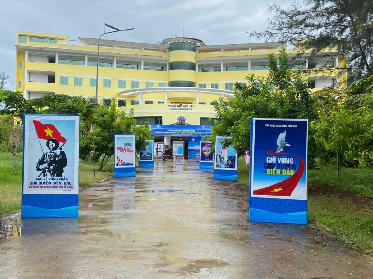 tin 10 trien lam.jpg