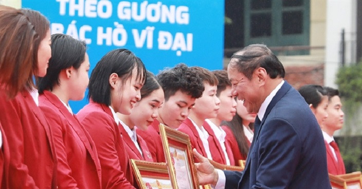 Sáng kiến ​​“Vinh quang Việt Nam” được phát động nhằm vinh danh các vận động viên xuất sắc nhất, đồng thời phát động “Chạy bộ Olympic” và “Chạy vì hòa bình”.