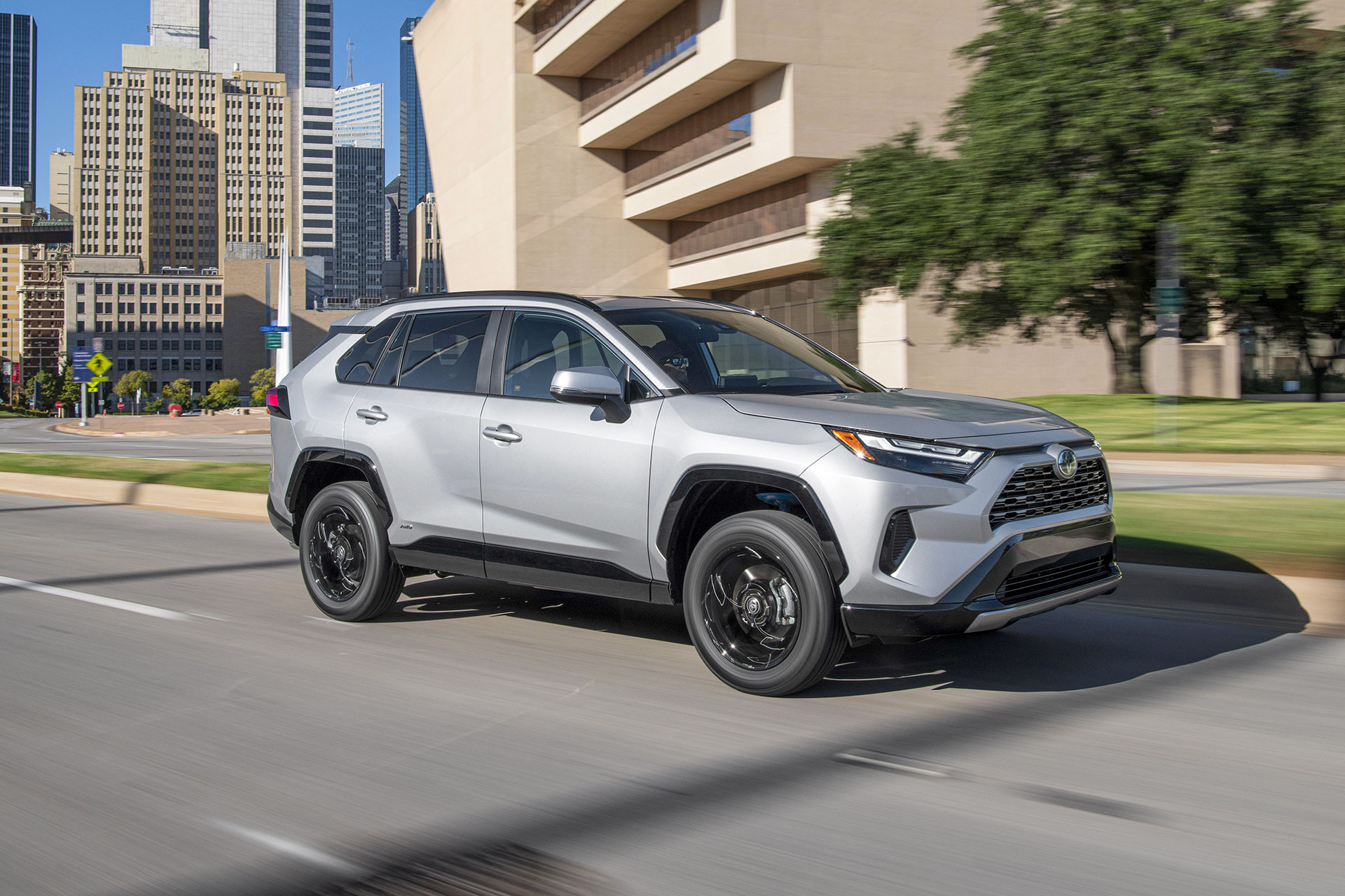 2022 toyota rav4 se hybrid.jpg