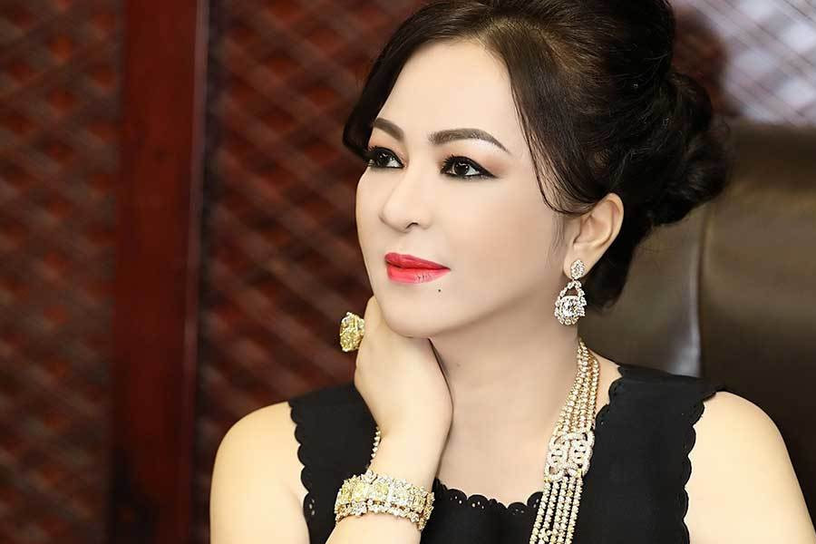 Bà Nguyễn Phương Hằng với những tranh chấp tình, tiền