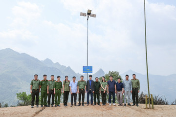 Báo VietNamNet khánh thành công trình Thắp sáng đường biên tại Cao Bằng