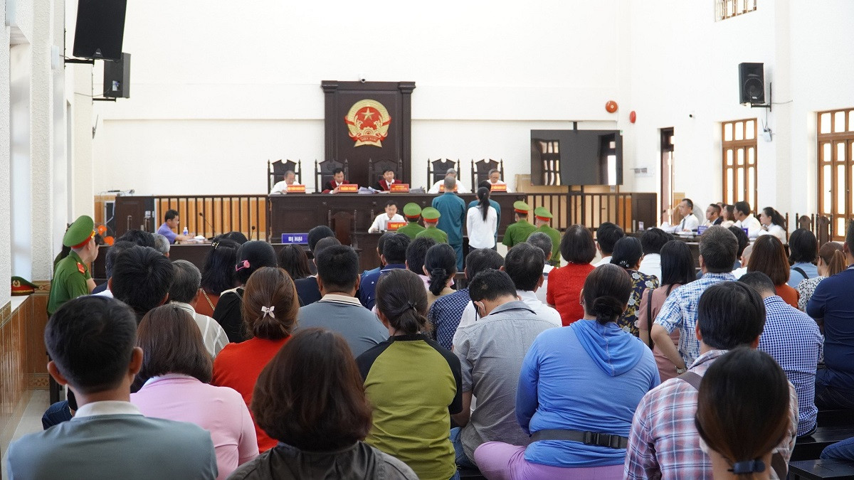 hang tram nguoi du phien xu giam doc 9x ban du an ma o binh thuan.jpg