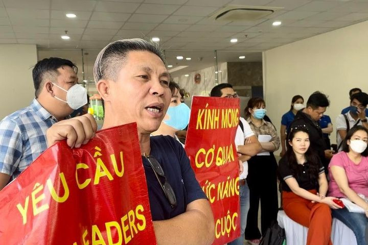 Phụ huynh Apax Leaders: 'Trung tâm còn nợ 120 triệu, giờ tôi không biết đòi ai?'