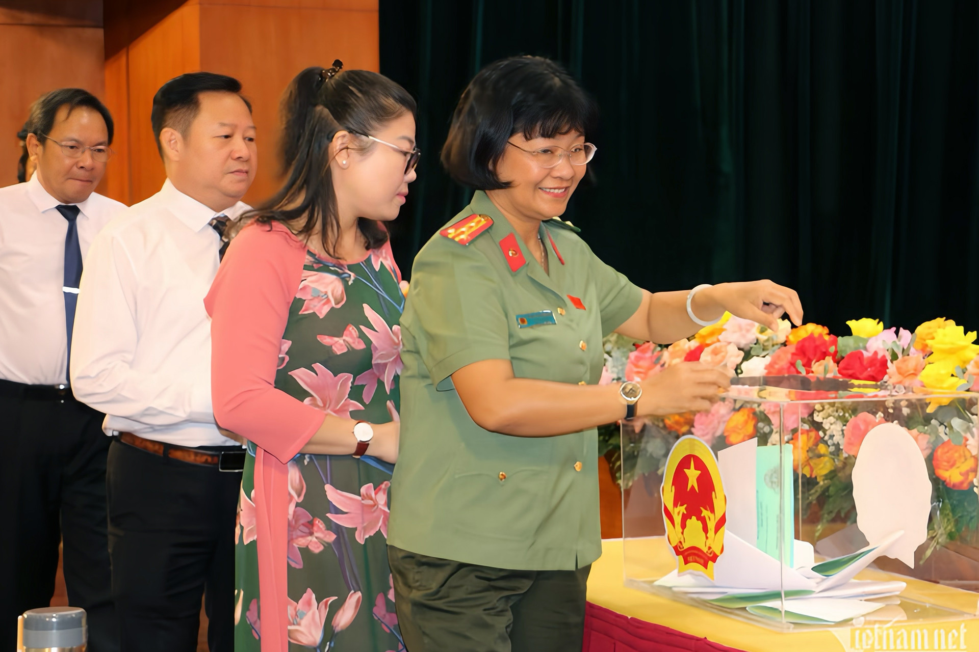 Some provinces dismiss officials with low confidence votes