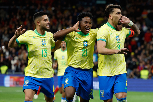Brazil hòa Tây Ban Nha sau màn rượt đuổi kịch tính