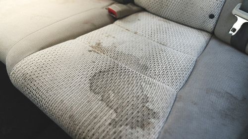 Tẩy sạch vết bẩn trên ghế ô tô chỉ với thứ bột đơn giản
