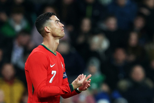 Ronaldo tái xuất, Bồ Đào Nha thua Slovenia