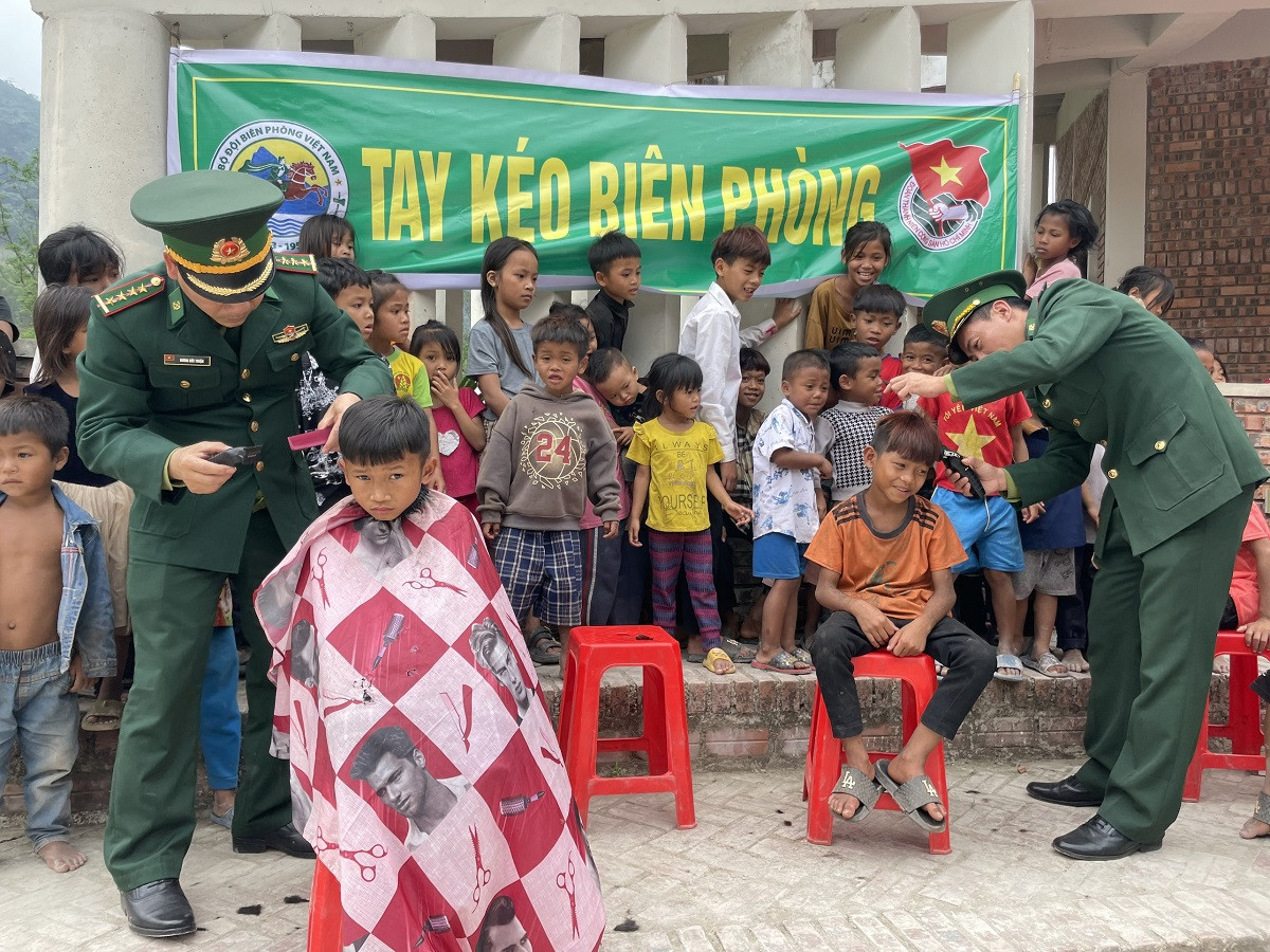 Triển khai mô hình “Tay kéo biên phòng”. .jpg