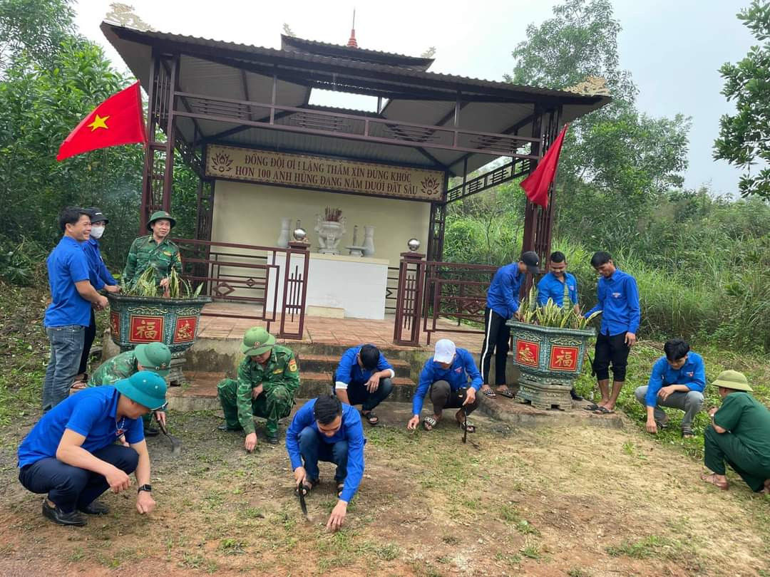 Tuổi trẻ Quảng Bình dọn dẹp vệ sinh, bảo vệ môi trường. .jpeg