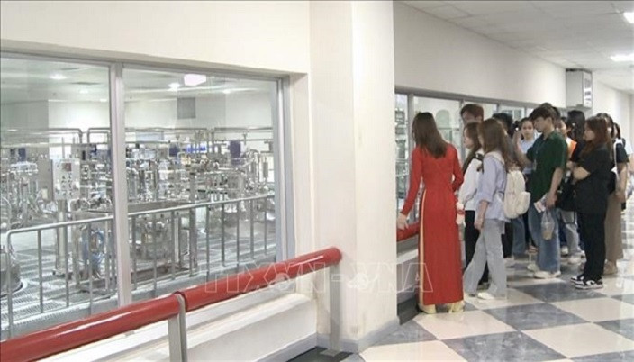 binh duong travel.jpg