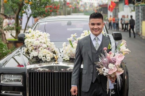 Cận cảnh xe siêu sang Rolls-Royce 16 tỷ đón dâu của Quang Hải