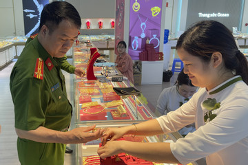 Dừng hoạt động nhiều cửa hàng bán đồ cho khách Trung Quốc tại Móng Cái