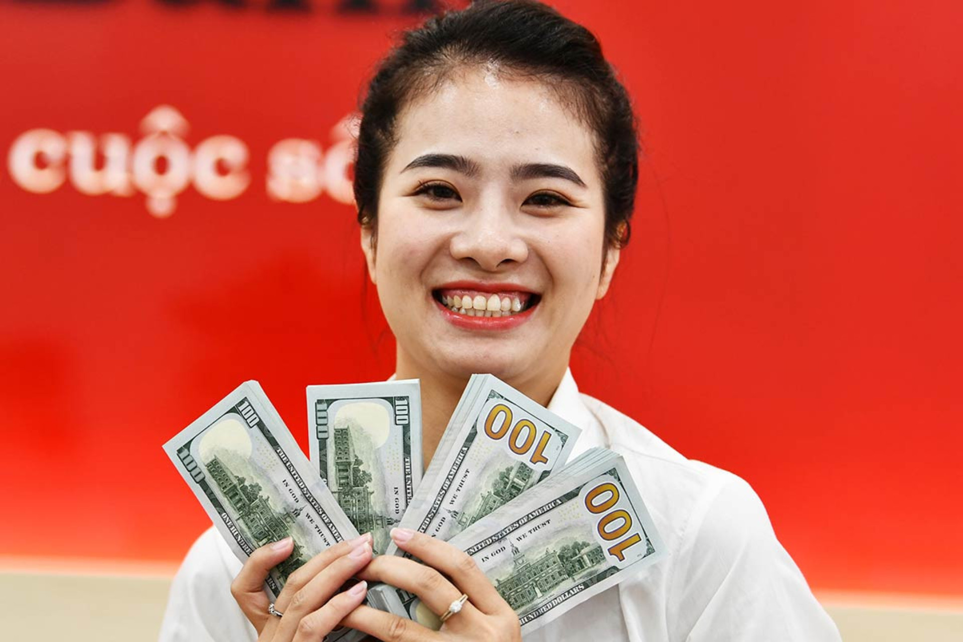 Giá USD ngân hàng lập đỉnh mới