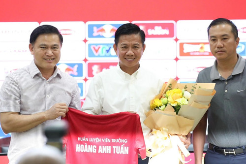 HLV Hoàng Anh Tuấn được chọn thay ông Troussier nắm U23 Việt Nam