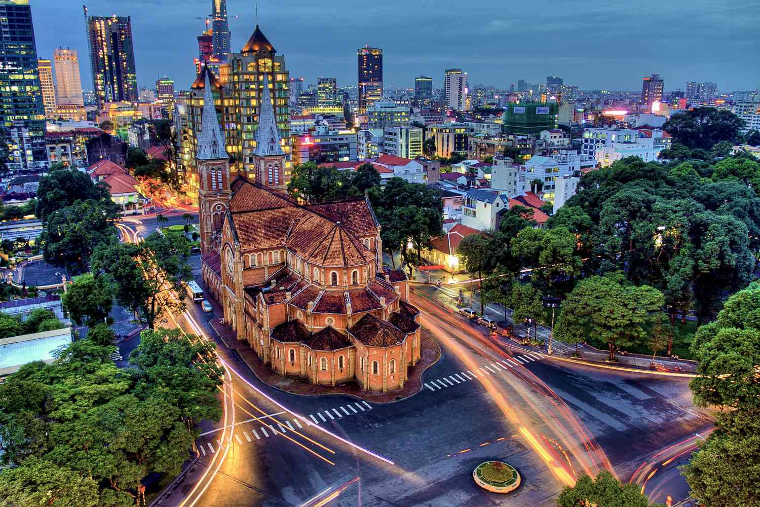 ho chi minh city at night 22c7df816ce4493eb0e86cf54fe03309.jpg