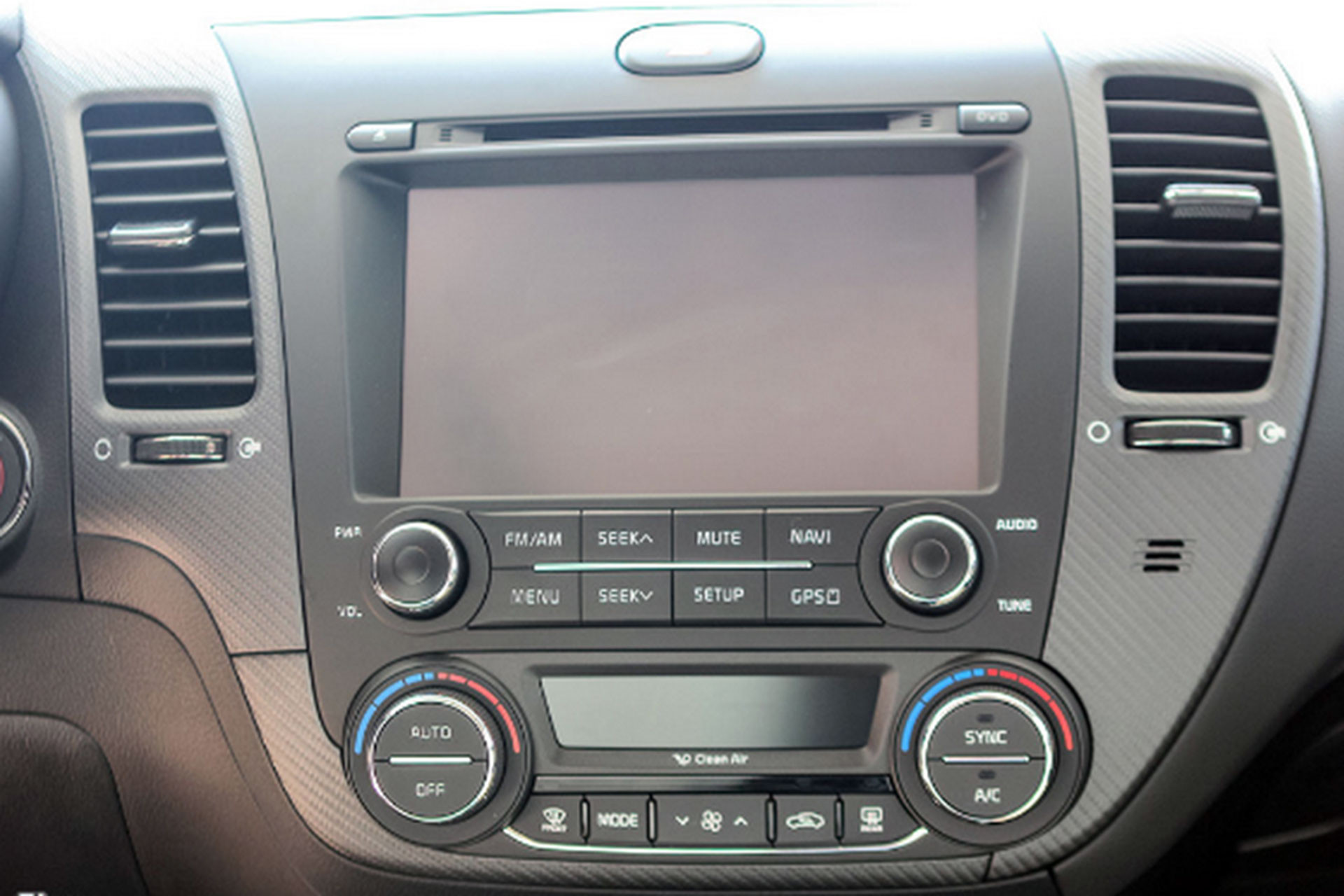 man hinh o to khong len.jpg