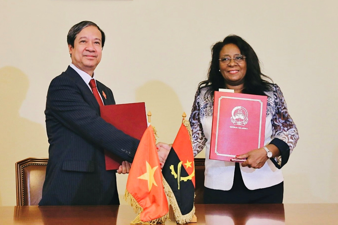 Sẽ cử sinh viên Angola sang Việt Nam theo chương trình học bổng hiệp định