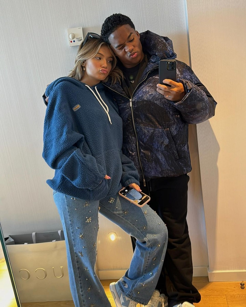 endrick ban gai 2.jpg