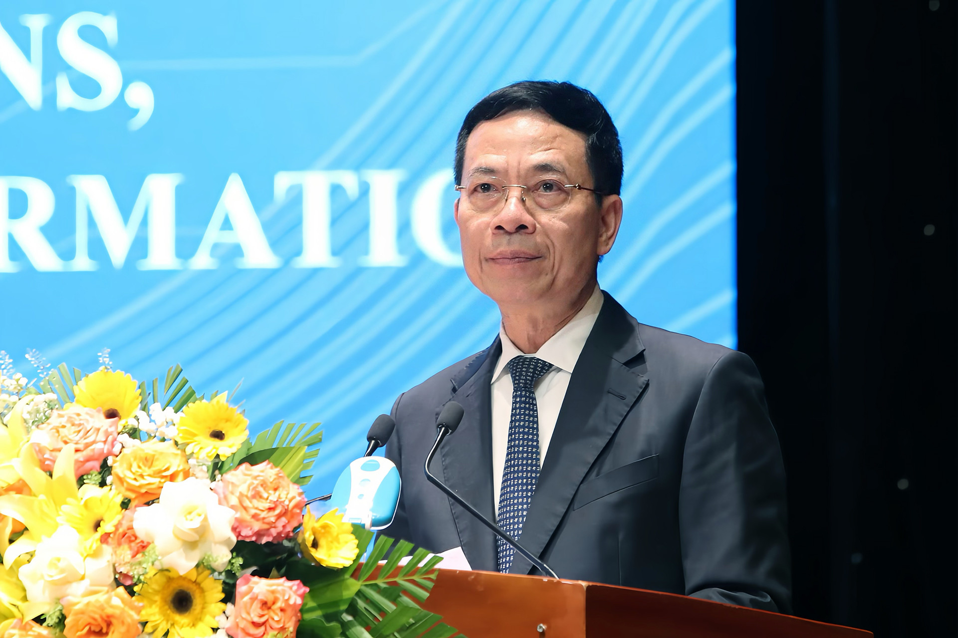 nguyễn mạnh hùng.jpeg