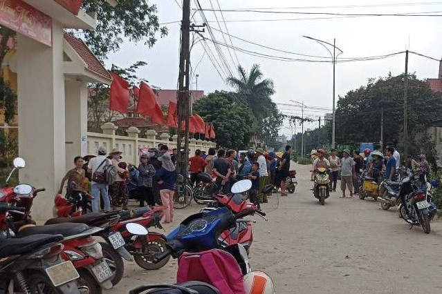 Vụ phản đối sáp nhập vì trường mới xa hơn 2km: 400 học sinh vẫn nghỉ học