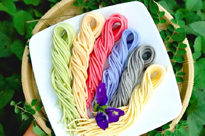 Vu’s veggie dry noodles really help him bring home the bacon