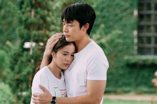 Chung chăn gối một đêm cùng bạn trai, cô gái thất thần phát hiện bí mật đáng sợ