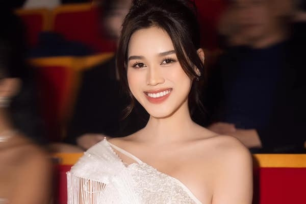 Đỗ Thị Hà hết nhiệm kỳ trở thành bà chủ, vướng tin đồn yêu thiếu gia