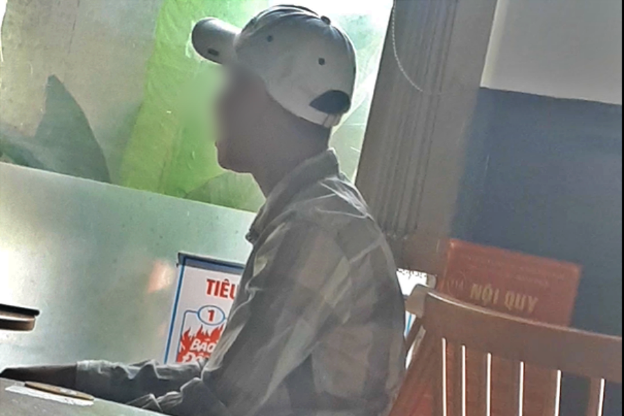 Giật mình gã 'thợ hồ' 'khoe hàng' sau 1 cuộc gọi, ra sức gạ gẫm quý bà