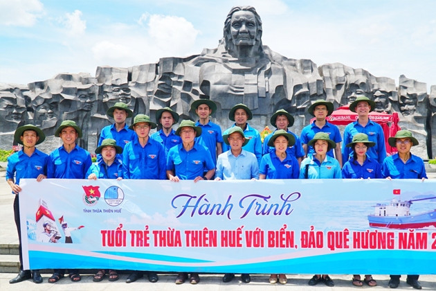 Hành trình “Tuổi trẻ Thừa Thiên Huế với biển, đảo quê hương” năm 2023