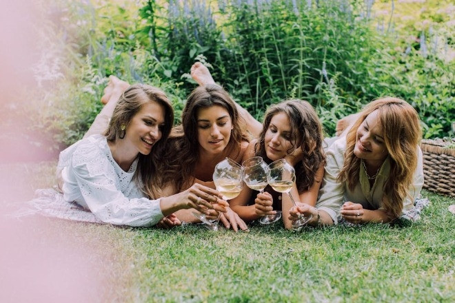 Lời chúc 8/3 độc đáo, ý nghĩa dành cho bạn bè