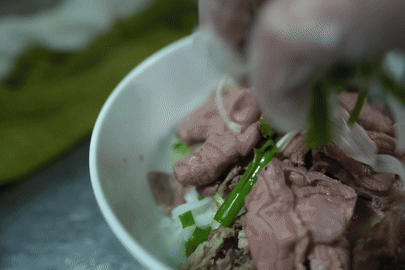 Quán phở lõi 'danh bất hư truyền' ở Hà Nội, khách Tây, ta nức nở khen ngon