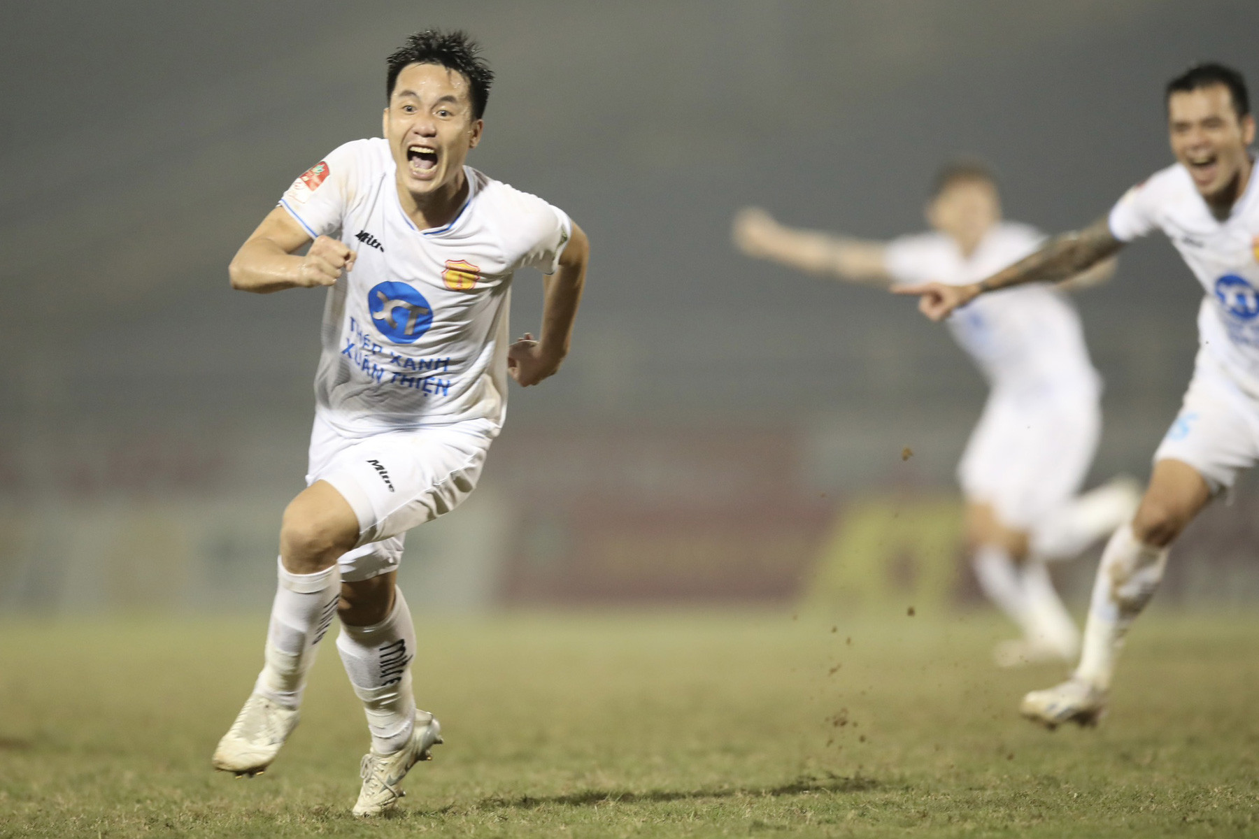 View - Kết quả bóng đá Khánh Hòa 0-1 Hà Nội, SLNA 0-1 Nam Định