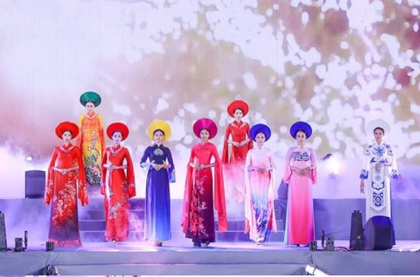 ao dai festival.jpg