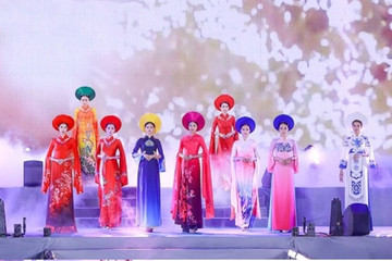 HCM City hosts numerous activities to celebrate the 10th Ao Dai Festival