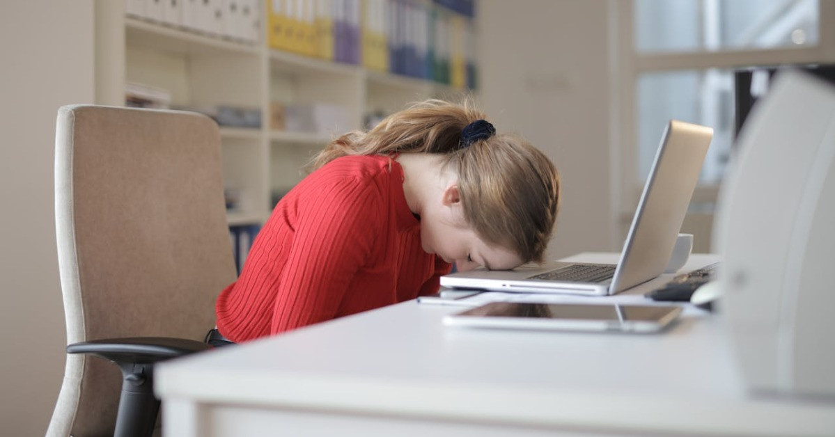 Đồng nghiệp đố kỵ có thể gây ảnh hưởng gì đến công việc và tâm lý của bạn?