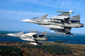 Thụy Điển tính gửi chiến cơ cho Ukraine, Nga hạ UAV xâm nhập không phận