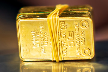 Giá vàng hôm nay 1/4/2024 lập đỉnh cao kỷ lục mới, vàng SJC chỉ tăng nhẹ