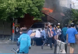 Bản tin cuối ngày 31/3: Khoảng 20 người hợp lực kéo ôtô khỏi đám cháy quán cafe
