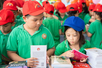 Quyên tặng 600 cuốn sách cho trẻ em vùng cao