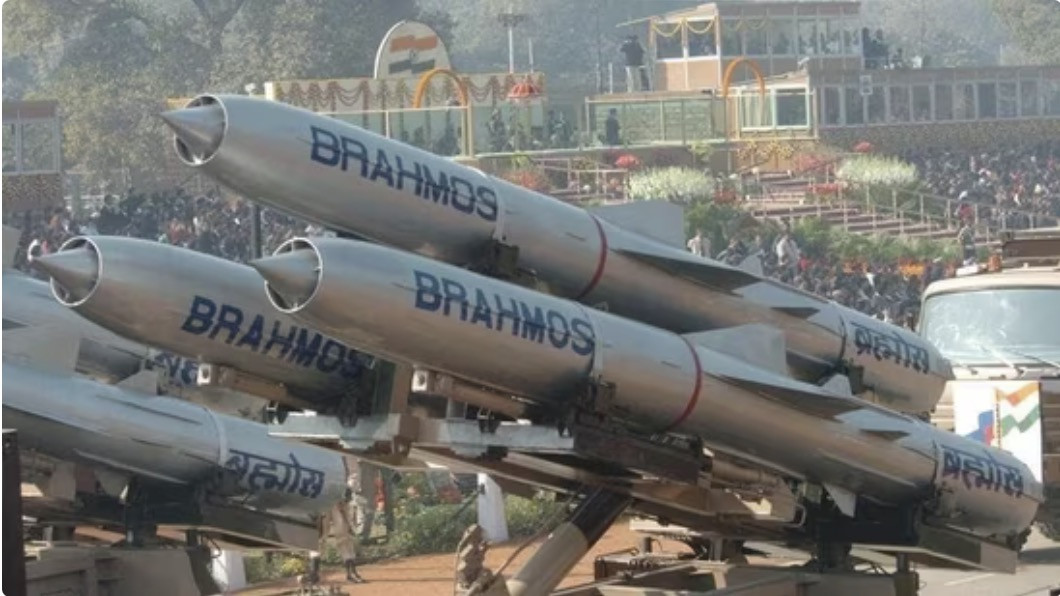 tên lửa siêu thanh Brahmos.jpg