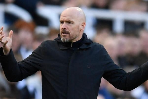 Erik ten Hag chống chế khó nghe sau khi MU thua ngược Man City