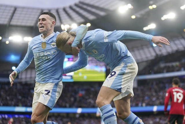 Man City chấm dứt kỷ lục 143 trận khó tin của MU ở Premier League