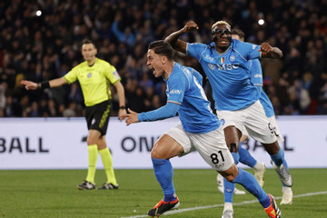 Napoli thắng nghẹt thở Juventus