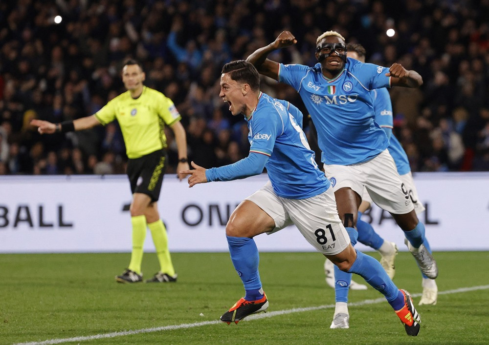 Niềm vui vỡ òa của các cầu thủ Napoli