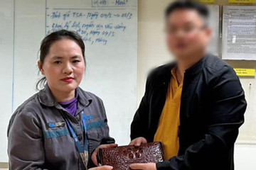 Nữ nhân viên hơn 10 lần nhặt được tiền vàng, đá quý, USD ở sân bay Nội Bài