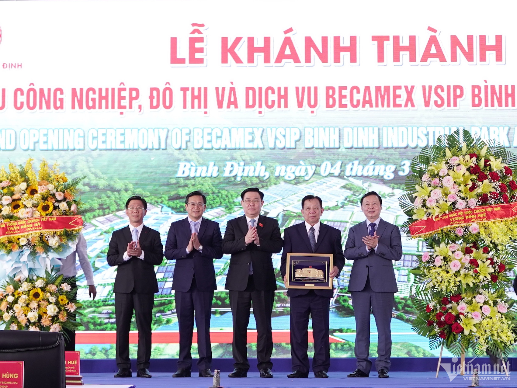 W-khanh-thanh-2-1.jpg