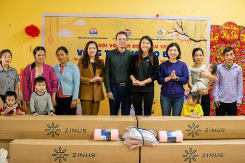 Zinus Việt Nam mang chăn ấm, đệm êm tặng trẻ vùng cao