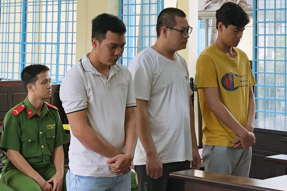 3 cựu cán bộ, chiến sĩ trại tạm giam ở Cần Thơ bị phạt tù