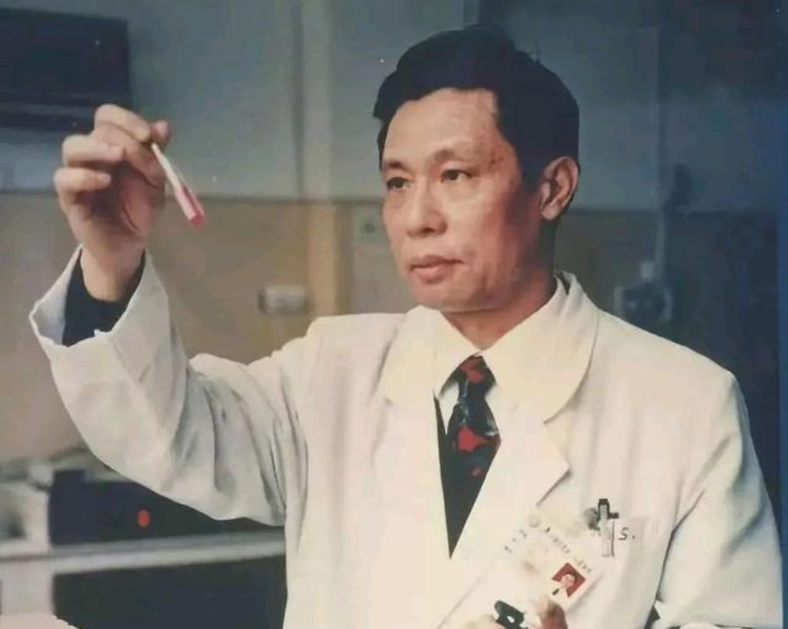 Bac si Trung Quoc 1
.png